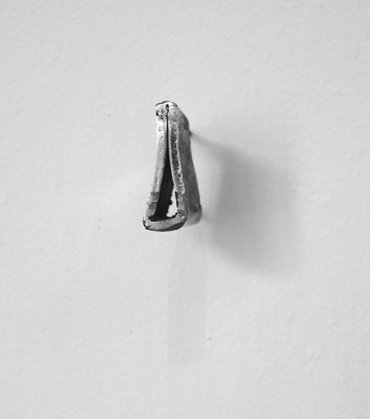 Space between big and second foot toe as keyhole, steel, 4 x 1.3 x 5 cm, 2009