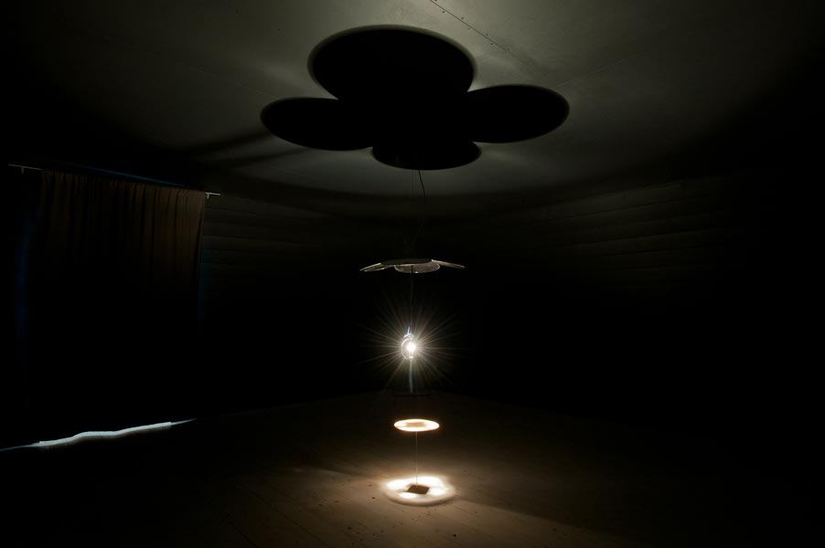 Squaring the Circle, lamp, mirror, fiberboard circle, approx. 130 x 60 x 60 cm, 2012. Installation view at dOCUMENTA 13, Kassel, 2012. Photo: Nils Klinger