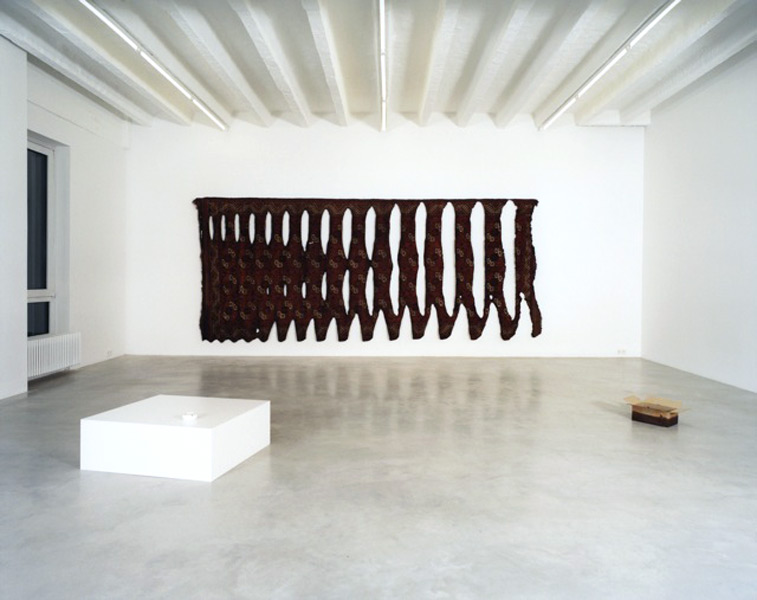 Ariel Schlesinger, exhibition view, Galerija Gregor Podnar, Berlin, 2008