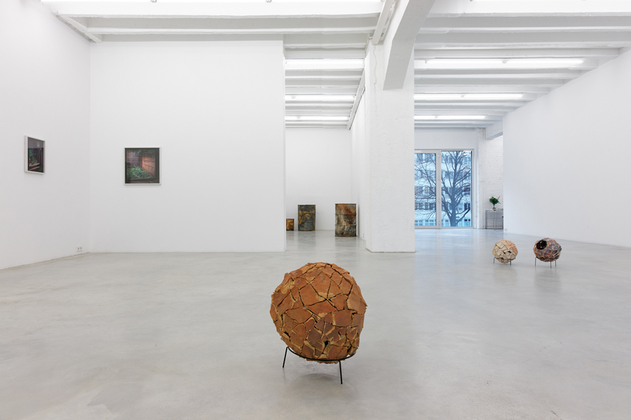 Ariel Schlesinger: Okazaki, exhibition view at Galerija Gregor Podnar, Berlin, 2014. Photo: Marcus Schneider