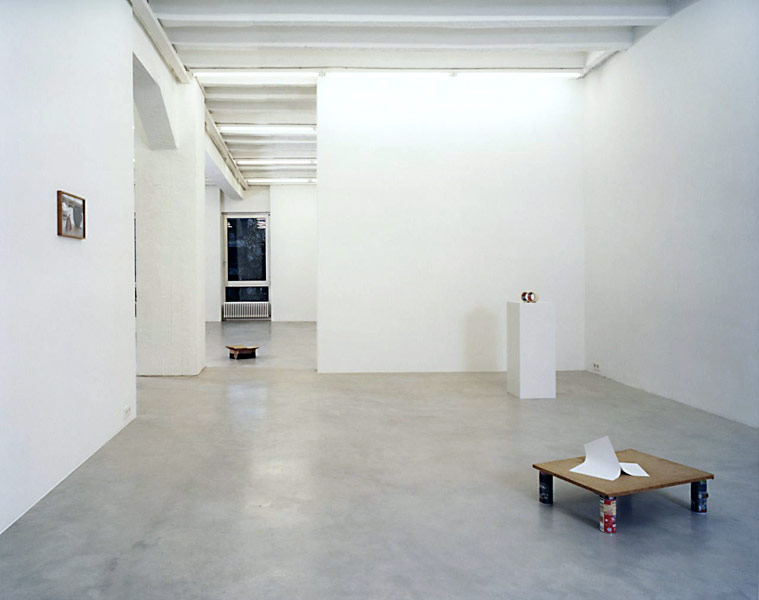Ariel Schlesinger, exhibition view, Galerija Gregor Podnar, Berlin, 2008
